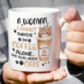 Nahaufnahme Detail einer weißen Keramik Kaffeetasse mit süßem Katzen und Kaffeemotiv. - 301-400ml / Stil 5