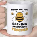 Taza de café de cerámica blanca de 11oz con lindo diseño de abejas y frase para profesor. - 301-400ml / Letra E