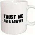Weißer Keramik Kaffeetasse Detailansicht mit lustigem Anwalt Spruch Typografie Design. - Stil 9