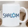 Taza de café de cerámica blanca con diseño Shalom y estrella de David, ideal para oficina y hogar. - Estilo Shalom