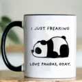 Taza de café de cerámica con bonito diseño de panda y asa negra para uso en la oficina. - Estilo 2