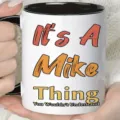 Gros plan d'une tasse en céramique personnalisée avec texte unique, idéale pour le bureau et usage. - 301-400ml / 9
