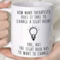 Tazza da caffè in ceramica bianca con citazione divertente e grafica di lampadina per ufficio. - 301-400ml / Stile 9
