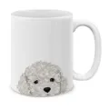 Vista dettagliata tazza caffè in ceramica bianca con simpatica illustrazione di barboncino. - Stile Barboncino Teddy