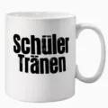 Detailansicht einer weißen Keramiktasse mit deutschem Textaufdruck für das Büro und Alltag. - Weiß