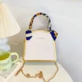 Sac à main structuré chic pour femme avec poignée foulard, sac bandoulière chaîne dorée. - Blanc Cassé
