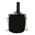 Sac seau en peluche noire pour femme, elegante pochette en fausse fourrure avec chaine. - Noir