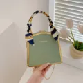 Sac de soirée vert avec poignée foulard et chaîne, Élégant sac à bandoulière pour femme - Vert