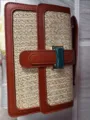 Sac à main bandoulière en paille tissée élégant avec rabat en cuir PU marron pour femmes. - Marron
