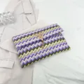 Gewebte Zickzack Clutch Tasche mit stilvollem Schmetterling Quasten Anhänger Damenmode - Lila