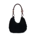 Sac à épaule en peluche noire avec poignée en perles de bois, variante sac femme hiver. - Noir