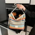 Sac bandoulière en paille tissée pour femme, sac seau rayé coloré fourre-tout. - Blanc