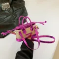 Sac cabas mini en paille métallisée violette, sac à bandoulière color-block chic pour l'été. - Rose rouge