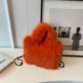 Borsa a mano soffice peluche arancione da donna, elegante borsa a tracolla in eco-pelliccia. - Arancione