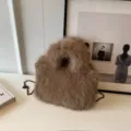 Borsa a mano marrone soffice in peluche da donna, elegante borsa a tracolla invernale. - Caffè