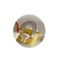 Joli sac seau tressé avec poignée arc-en-ciel et pendentif poupée toast en peluche. - Jaune