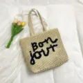Sac cabas en paille tressée avec broderie de lettres noires, sac d'épaule élégant pour la plage. - Blanc avec Noir