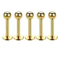 Nahaufnahme Detailansicht von fünf goldenen Edelstahllabret Piercing Schmuckstücken. - Kugel / 1.2*8*3 / Gold