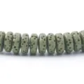Perline distanziatrici in pietra lavica verde dettaglio, ideale per gioielli fai da te. - Verde Militare Scuro