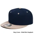 Tweekleurige snapback honkbalpet met marineblauwe kroon en kakikleurige platte rand. - M (56-58cm) / Marineblauwe Kroon Khakikleurige Rand (Enkel)