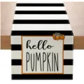 Runner da tavola a righe bianche e nere con zucca e design autunnale per la decorazione. - Stile 1