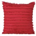 Dettaglio della federa per cuscino rossa boho con eleganti texture a frange orizzontali. - 45*45mm / Rosso