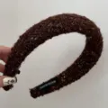Λεπτομέρεια καφέ στέκα μαλλιών από tweed sponge, vintage χειμερινό αξεσουάρ γυναικών. - Kafetzi Tweed