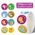 Detailansicht einer Rolle süßer Cartoon-Tier-Belohnungsaufkleber mit verschiedenen bunten Mustern. - Tier Belohnungsaufkleber (B217) / 500 Stück Packung (2.5cm)