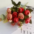Bouquet di fiori artificiali decorazione casa stile primaverile rose finte centrotavola. - arancio-rosso