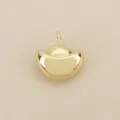Nahaufnahme Detailaufnahme eines massiven goldfarbenen Yuanbao Metallanhängers für Schmuck. - 3D Sycee (Gold) / Einzelpackung / Gold