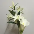 Artificial lily flower bouquet, moisturizing touch fake flowers for home wedding decoration. - White