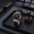 Reloj de cuarzo para mujer con esfera negra, caja de oro rosa y correa de malla magnética. - Negro