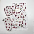 Kitchen textile set includes oven mitt, pot holder and tea towel with red wine grape print. - 27*17 / Red Wine