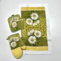 Daisy floral print kitchen textile set including oven mitt, pot holder and soft kitchen towel. - 27*17 / Chrysanthemum