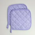 Détail de manique carrée matelassée montrant le tissu lavande et les coutures solides. - Lot de 2 / Mauve Clair