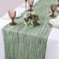 Grüner, geknitterter Gaze-Tischläufer für Hochzeiten, Partys und rustikale Esstisch-Dekoration. - Hellgrün