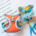 Schattig hondentuigje en riem set met zacht pluche olifant speelgoed, ademend mesh materiaal. - XS - Zeer klein / Gelukkige Olifant (Met Lijntje)