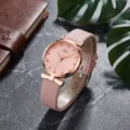 Reloj de cuarzo para mujer elegante con correa de cuero rosa y caja de oro rosa chulo. - Rosa