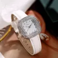 Elegante reloj de cuarzo cuadrado con diamantes de imitación para mujer con correa de cuero blanco. - Caja Plateada Esfera Blanca