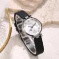 Orologio al quarzo da donna minimalista con cinturino in silicone nero e quadrante con numeri. - Silicone Nero