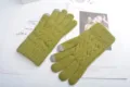 Gants tactiles tricotés chauds pour femmes d'hiver, design torsadé vert avec doigts conducteurs. - Taille unique / Vert