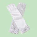 Détail de gants de princesse en satin blanc avec des nœuds élégants et de beaux strass. - Longueur environ 29cm / Blanc