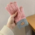 Gants tactiles en tricot chaud pour femmes et hommes, rose et gris avec étiquette de poignet. - Rose