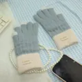 Guanti touchscreen in maglia grigia e beige, accessori invernali caldi con polsini a costine. - Taglia unica / Grigio