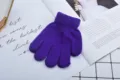 Kinder Strick Handschuhe Fünffinger Winter warm Detail Ansicht, lila elastischer Stoff. - Alter 2-6 Einheitsgröße / Lila