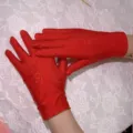 Guanti da ricamo elastici in raso rosso da donna, protezione solare ed elegante accessorio. - Taglia unica / Rosso