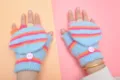 Gants tricotés chauds pour enfants mitaines convertibles en bleu clair avec des rayures. - 2-6 ans / Bleu