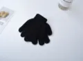 Kinderen effen zwarte gebreide warme handschoenen, ideaal voor winter, school en buiten. - S / Zwart