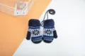 Kinder Winter warm dicke gefütterte Strickfäustlinge mit Schneeflocken Muster und Umhängeband. - Einheitsgröße / Saphirblau