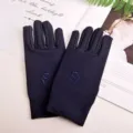 Gants de protection solaire courts en bleu foncé avec broderie florale délicate pour conduire. - Taille unique / Noir